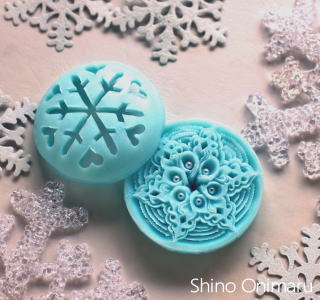 雪の結晶の透かし彫り